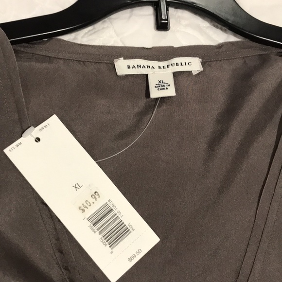 Banana Republic 100% silk taupe sleeveless blouse - Picture 4 of 10